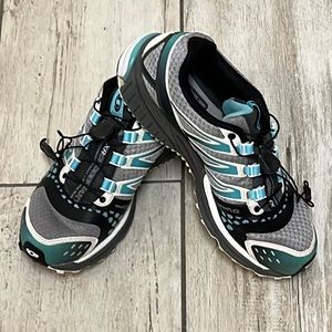 Salomon XRcrossmax women’s 7 Turquoise and black in excellent condition.